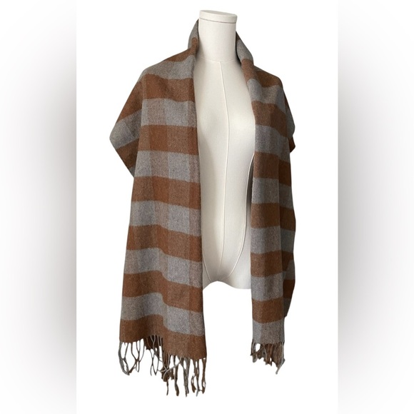 ZARA Plaid Scarf in Brown and Gray - Picture 3 of 6
